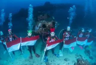 Pemilihan lokasi upacara di Biak bukan sekadar karena lautnya yang jernih dan terumbu karang yang memesona. Pulau Biak menyimpan sejarah penting Perang Dunia II sebagai pangkalan militer Jepang dan Tentara Sekutu.