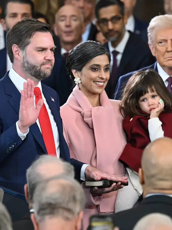 Usha Vance, Ibu Negara Ke-2 Amerika Serikat Berdarah India saat Hadir di Pelantikan Donald Trump dan Suaminya