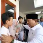 Menteri Pertahanan (Menhan) Prabowo Subianto saat takziah ke rumah keluarga korban jatuhnya pesawat TNI di Malang, Sabtu (18/11/2023). (Dok. Istimewa)