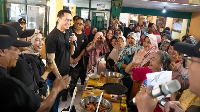 Raih Penghargaan Internasional, Penulis Buku The Evolution of Jakarta’s Street Food Dedikasikan untuk Pelaku UMKM Kuliner.  foto: dok. pribadi Jureke