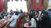 Para guru yang memprotes mekanisme rekuitmen P3K kependidikan tengah beraudiensi dengan DPRD kota Batam. Foto: liputan6.com/ajang nurdin&nbsp;