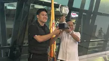 Timnas Voli Putra Indonesia tiba di Bandara Soekarno-Hatta, Tangerang, Banten, Senin (29/6/2026) setelah menjuarai AVC Cup 2026. Mereka diguyur bonus Rp900 juta dari yang diserahkan oleh Ketua Umum PBVSI, Imam Sudjarwo. (Bola.com/Muhammad Adi Yaksa)