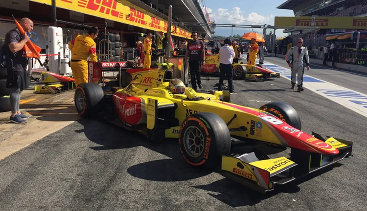 Pebalap Pertamina Campos Racing, Sean Gelael, berhasil finis di posisi ke-13 dalam Sprint Race GP2 Spanyol di Sirkuit Catalunya, Spanyol, Minggu (15/5/2016). (Bola.com/Twitter/Camposracing)