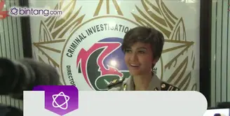 Berperan sebagai seorang polisi intel dalam film '3 Pilihan Hidup' Jupe sering melakukan penyelidikan. Demi perannya itu, Julia Perez memaki banyak rambut palsu, agar wajahnya tak mudah dikenal.