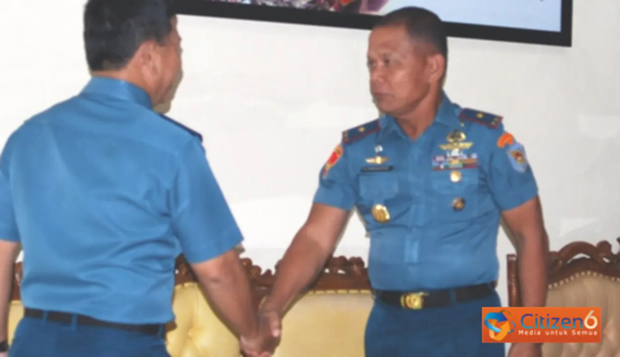Citizen6, Jakarta Pusat: Komandan Pasmar-2 Brigadir Jenderal TNI (Mar) Sturman Panjaitan menerima tim Wasrikkap Itjenal 2012 di Markas Komando Pasmar-2, Jalan Kwini II No. 6 Jakarta Pusat, Jumat (1/6). (Pengirim: Marinir)
(

