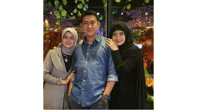Jarang Tersorot, Ini 6 Potret Kebersamaan Yulia Rachman dan Dua Adiknya