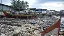 Kondisi tumpukan sampah yang terbawa arus laut di permukiman nelayan Cilincing, Jakarta Utara, Rabu (8/6/2022). Indonesia menempati posisi kedua setelah China sebagai negara penghasil sampah laut terbesar di dunia. (merdeka.com/Iqbal S. Nugroho)