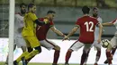 Striker Indonesia, Ilija Spasojevic, saat pertandingan melawan Suriah U-23 di Stadion Wibawa Mukti, Cikarang, Sabtu (18/11/2017). Indonesia kalah 0-1 dari Suriah U-23. (Bola.com/ M Iqbal Ichsan)