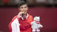 Karateka Indonesia, Rifki Ardiansyah Arrosyiid, berhasil medapat medali emas di nomor kumite -60 kilogram. (Bola.com/Peksi Cahyo)