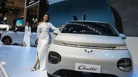 Selain memperkenalkan BinguoEV, Wuling juga memberikan promo eksklusif untuk pembelian Cortez, Alvez, New Almaz, mobil listrik Air ev, BinguoEV dan Cloud EV. (Liputan6.com/Angga Yuniar)