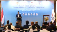 Ketua Umum Akuatik Indonesia, Anindya Bakrie, memberi sambutan saat Rakernas Akuatik Indonesia di Hotel Arya Duta, Jakarta, Sabtu (28/2/2026). (Bola.com/M Iqbal Ichsan)