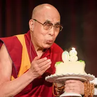 Supaya bahagia kamu harus resapi baik-baik quotes Dalai Lama berikut ini.