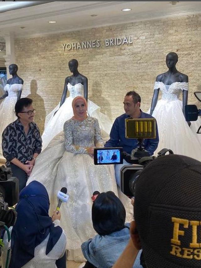 6 Momen Venna Melinda Fitting Baju Pengantin Jelang Menikah, Ditemani Ferry Irawan