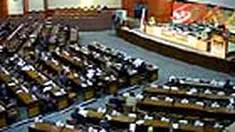 Dana aspirasi secara khusus tidak dibahas dalam Rapat Paripurna DPR. namun hanya dijadikan catatan kecil. Sejauh ini program dana aspirasi yang berubah-ubah namanya memunculkan pro dan kontra. 