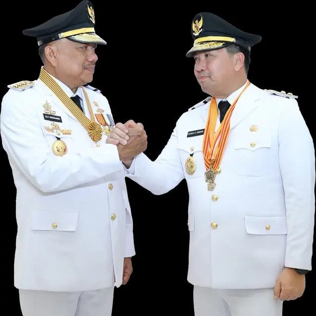 Gubernur Prof Olly Dondokambey dan Wakil Gubernur Drs. Steven O.E. Kandouw.