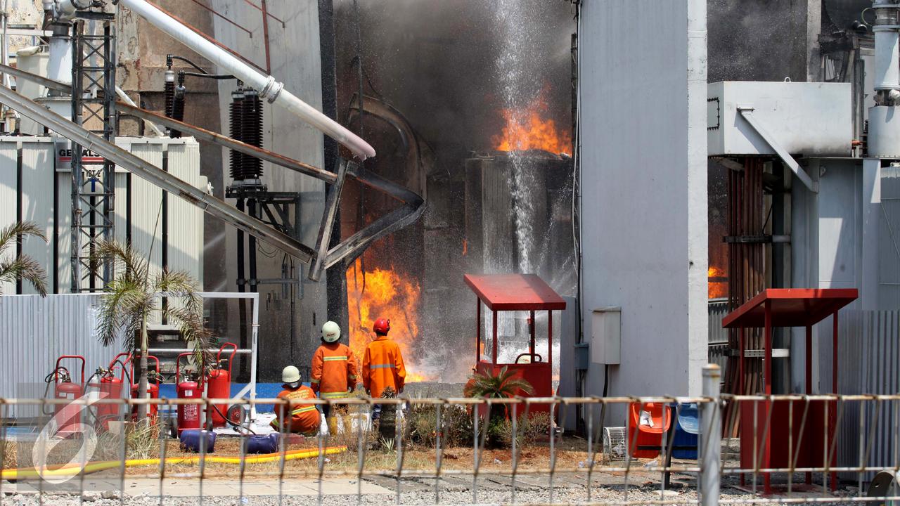 Gardu PLN Kembangan Terbakar