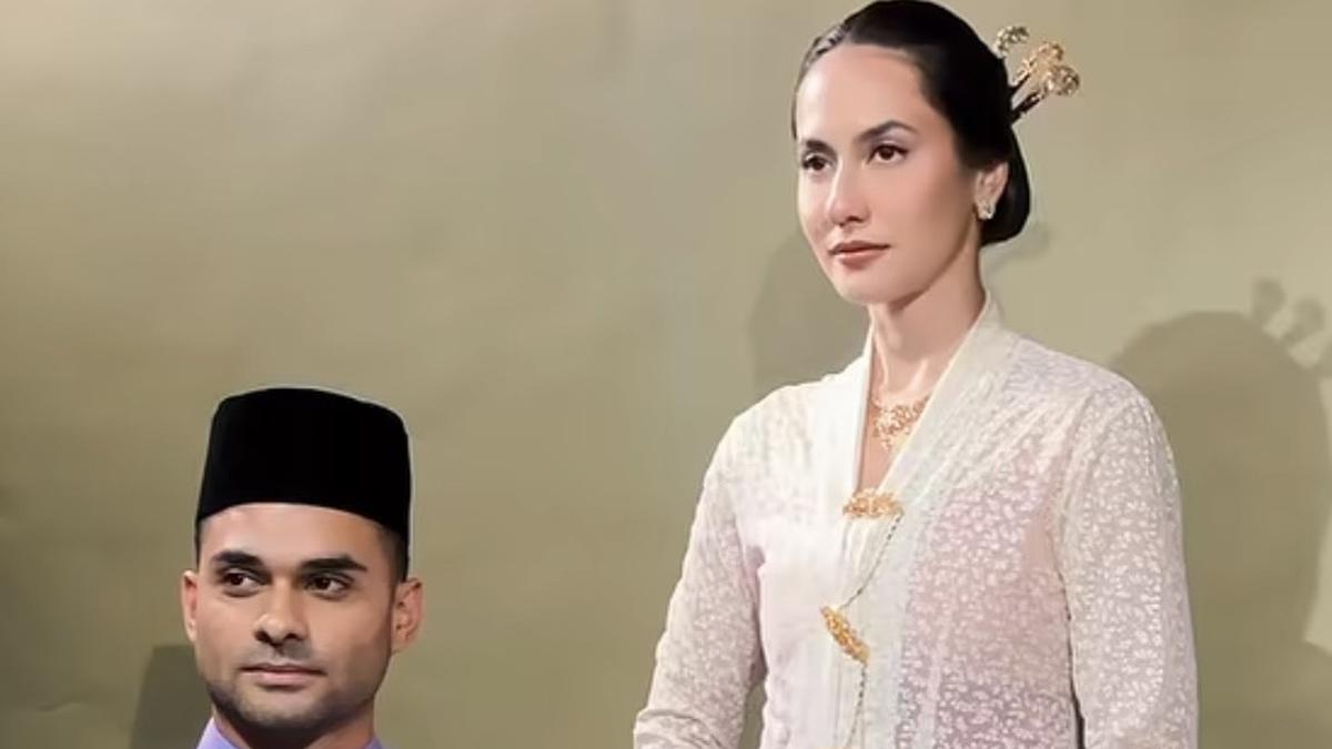 Gaya Vintage Pevita Pearce Pakai Dua Kebaya saat Wedding Anniversary Bareng Suami, Di Foto dengan Kamera Tahun 80an