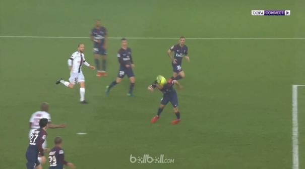 "Paris Saint-Germain bangkit dari ketertinggalan dua gol untuk menyamakan kedudukan 2-2 menghadapi Guingamp di Liga Prancis. Keung...