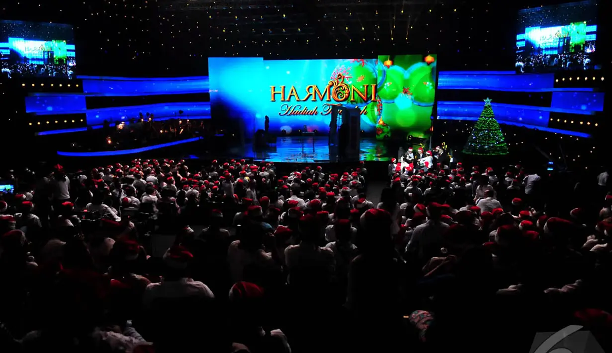 Konser musikal ini merupakan persembahan SCTV menyambut perayaan Natal, Jakarta, Jumat (12/12/2014). (Liputan6.com/Johan Tallo)