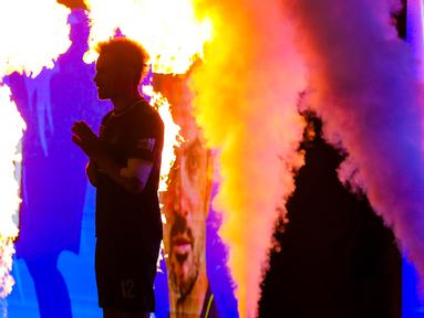 Pemain Fury Squad, Falcao memasuki lapangan pertandingan dalam laga perebutan peringkat ketiga Futsal X Series 2 melawan Lynx Hunters yang berlangsung di GOR UNJ, Rawamangun, Jakarta, Minggu (18/01/2026). (Bola.com/Bagaskara Lazuardi)