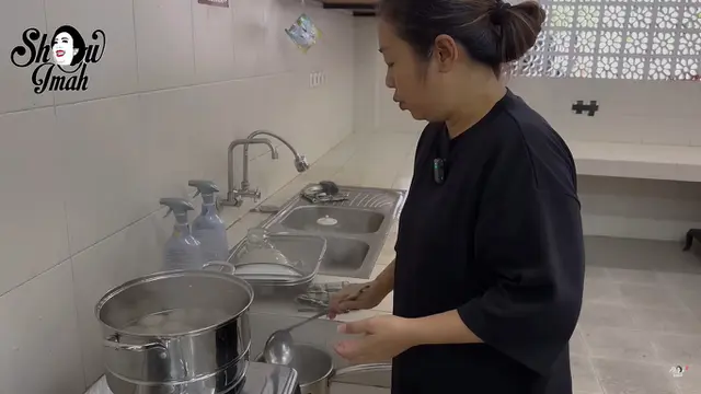 Potret Dapur Sederhana di Rumah Soimah/Foto via Youtube Show Imah TV