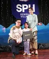 Shandy Aulia Saat Hadiri Kelulusan TK Sang Putri. [@shandyaulia]