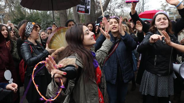 Women's Day, Ribuan Kaum Hawa Turun ke Jalanan Kota di Turki