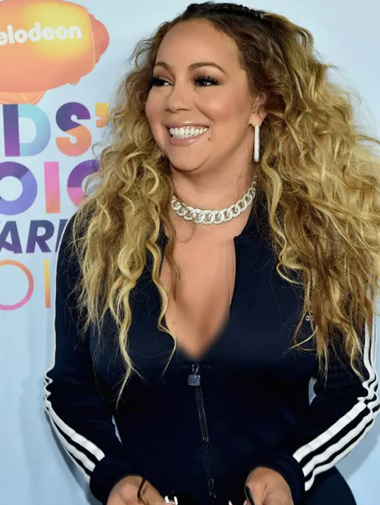 “Tindakan Mariah melakukan operasi pada payudara akan menghilangkan berat badannya 10 pounds (4,5 Kg), dan setelah operasi, dia (Mariah) akan lebih mudah untuk berolahraga dan menjaga berat badannya,” ucap sumber. (AFP/Bintang.com)