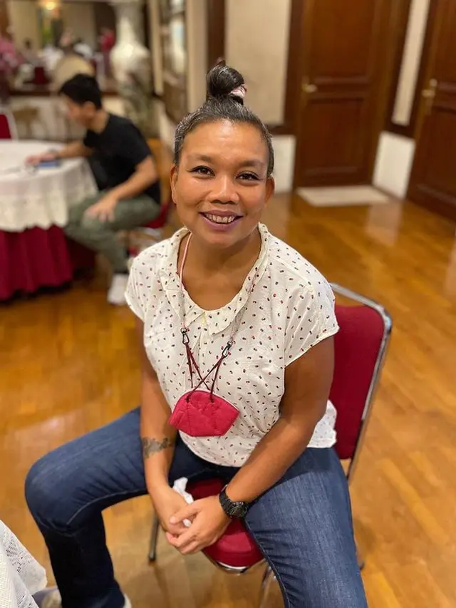 [Fimela] 6 Potret Tika Panggabean yang Tetap Fit di Usia Kepala 5