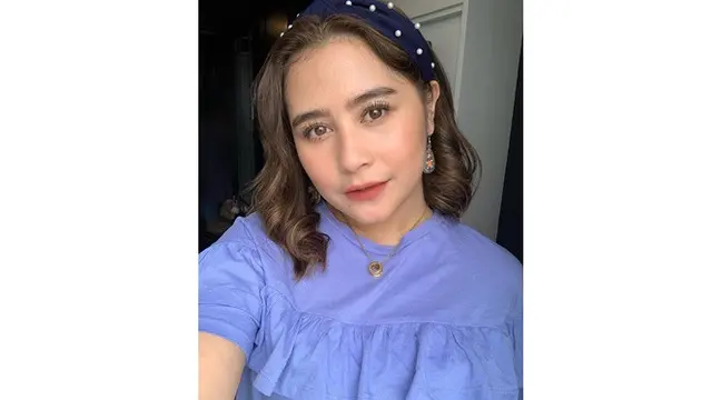 Biasa Natural, Ini 6 Potret Prilly Latuconsina dengan Makeup Tebal
