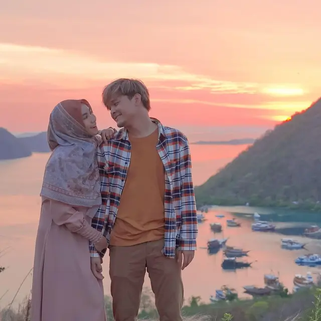 6 Potret Liburan Anisa Rahma dan Anandito Dwis di Labuan Bajo, Romantis