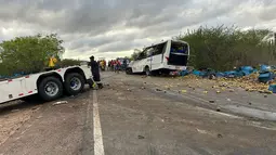 Sebagian besar korban berada di dalam minibus, kata polisi sipil Bahia, dan menyebutkan bahwa penyebab kecelakaan sedang diselidiki. (ASCOM PMJ / AFP)