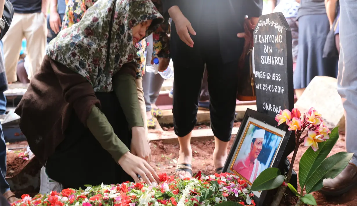 Sebelum meninggal, Cahyono yang dikenal sebagai pelawak itu mengisi hari-harinya dengan banyak memperdalam ilmu agama. Ia juga sering berdakwah. Almarhum meninggalkan empat orang anak dan satu cucu. Adrian Putra/Bintang.com)