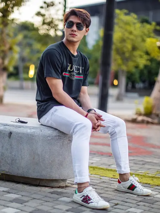 Meskipun usianya masih terbilang mudah, namun laki-laki yang akrab disapa Billar ini mengaku sudah yakin dengan sosok Lesti untuk menjadi pendampingnya kelak. (Instagram/rizkybillar)