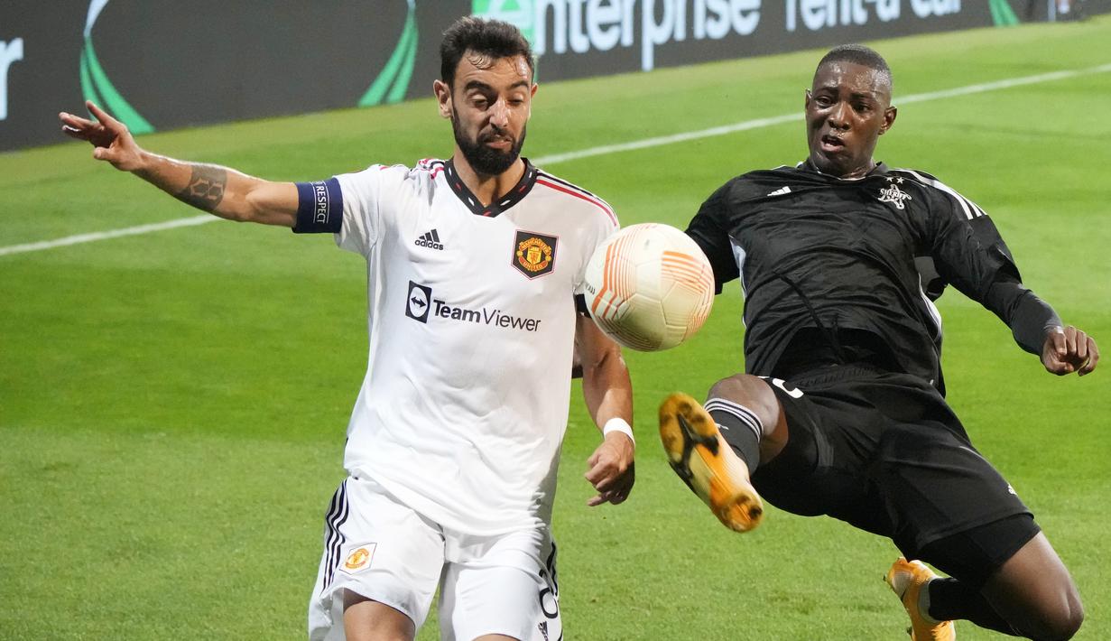 Memasuki babak kedua, Manchester United memperoleh sejumlah peluang untuk menambah keunggulan. Namun, tak ada gol yang tercipta hingga laga usai. (AP/Sergei Grits)