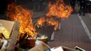 Sejumlah barang bukti dibakar saat pemusnahan di Kejaksaan Negeri Jakarta Utara, Kamis (16/3). 560 buah pangan tanpa izin edar, 450 buah kosmetik tanpa izin edar, dan 250 ini HP, baju, dan tas juga ikut dimusnahkan. (Liputan6.com/Faizal Fanani)