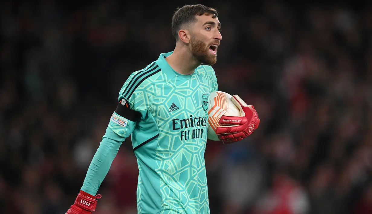 Ekspresi kiper Arsenal, Matt Turner saat menghadapi Boedoe Glimt dalam laga fase Grup A Liga Champions 2022/2023 di Emirates Stadium, London (6/10/2022). Sebagai pelapis Aaron Ramsdale, Matt Turner yang baru didatangkan pada awal musim 2022/2023 dari New England memang belum sekalipun bermain di Liga Inggris pada musim ini. Namun di usianya yang menginjak 28 tahun ia tercatat sebagai pemain tertua keempat Arsenal musim ini. (AFP/Daniel Leal)