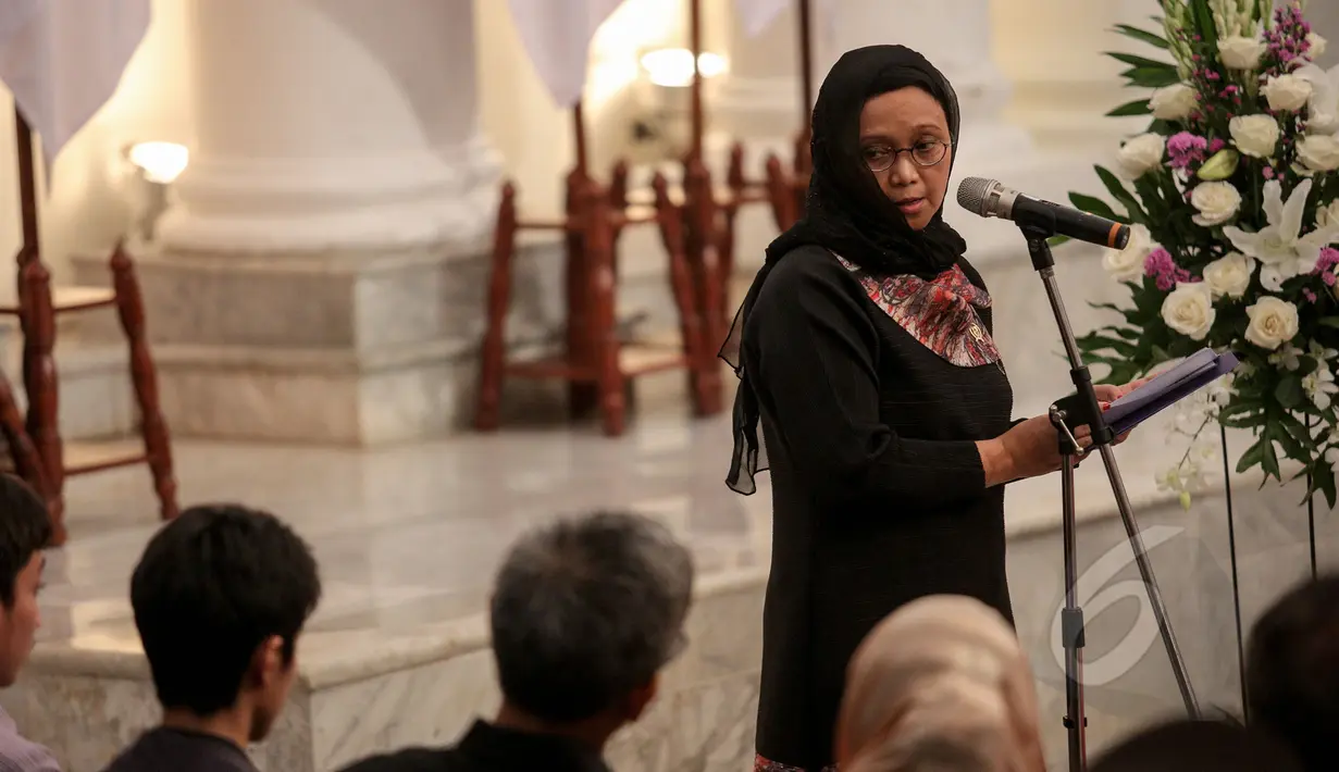 Menlu Retno LP Marsudi saat menyampaikan ucapan belasungkawa atas meninggalnya Dubes RI untuk Pakistan, Burhan Muhammad di Gedung Pancasila, Kementerian Luar Negeri, Jakarta, Selasa (19/5/2015). (Liputan6.com/Faizal Fanani)  