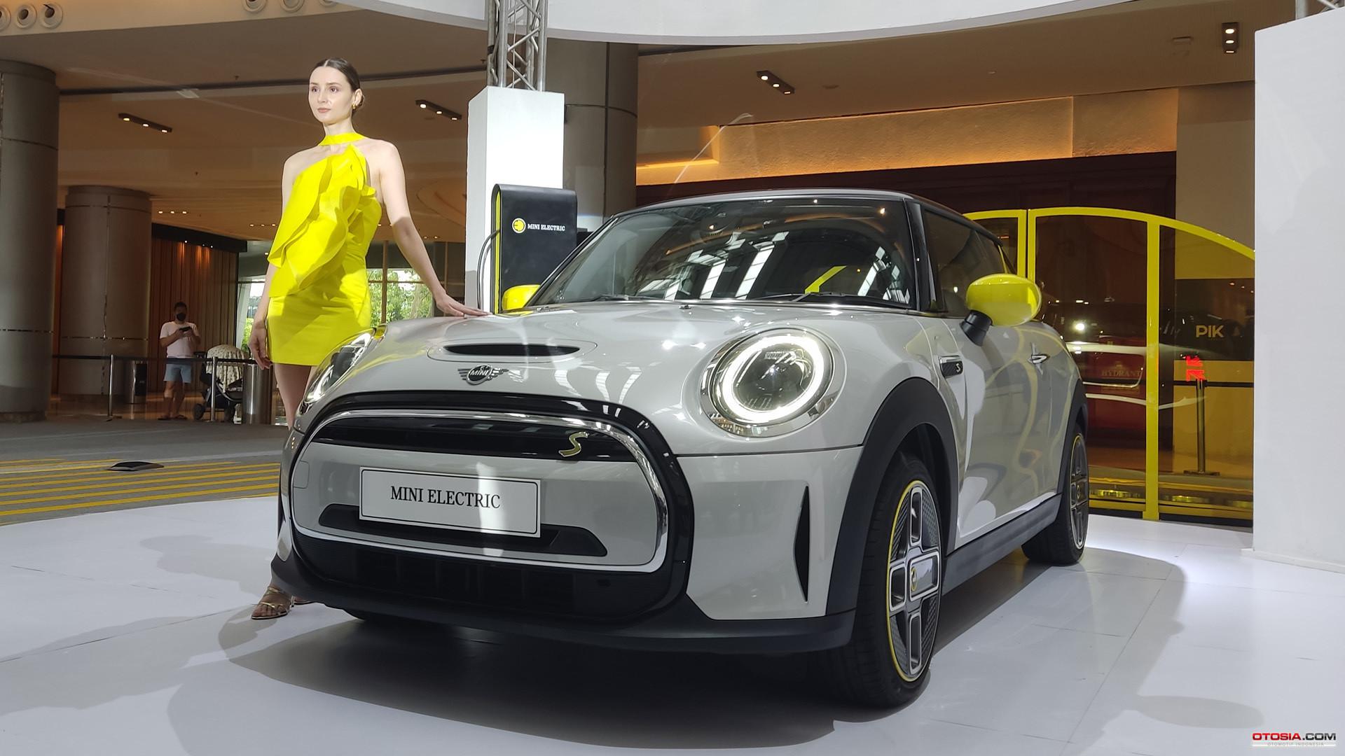 MINI Electric (Otosia.com/Arendra Pranayaditya)