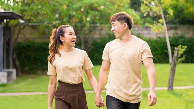 pasangan cinta bahagia kencan