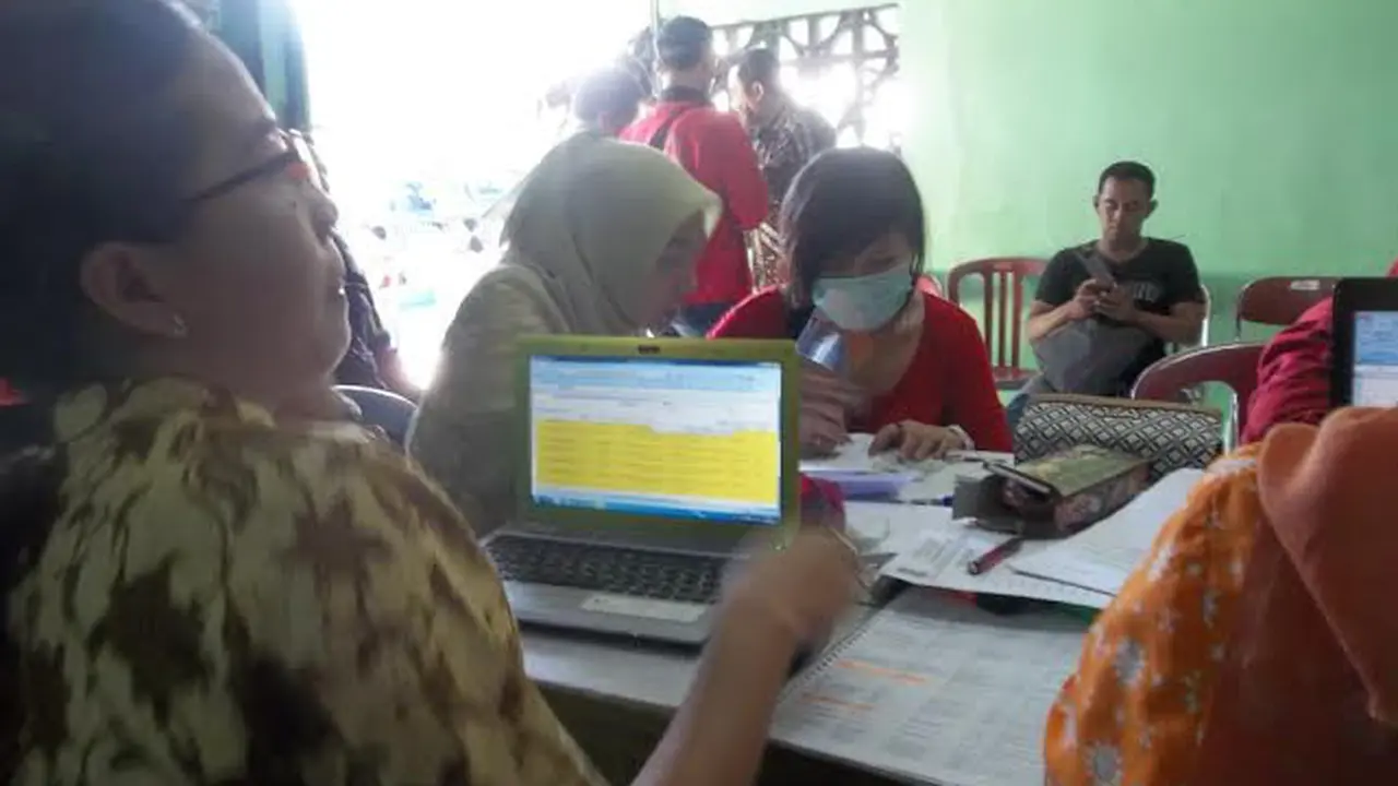 Sehari Setelah Penutupan Dolly, PSK Mulai Ambil Uang Kompensasi