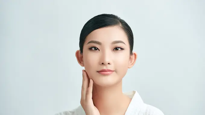 Bagaimana Mengencangkan Kulit Leher yang Tampak Mengendur di Usia Muda? Gali Jawabannya Yuk!