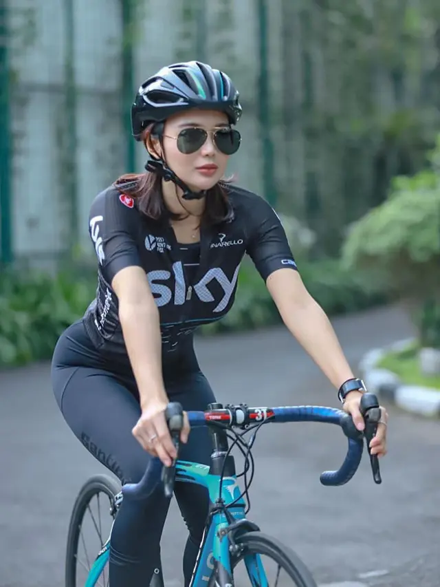 7 Gaya Wika Salim Pakai Sepeda Balap Ini Curi Perhatian Netizen