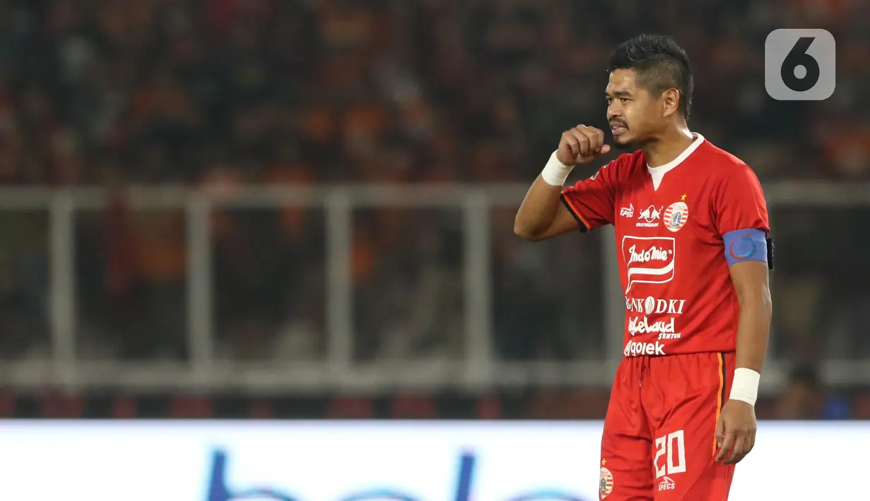 Pemain Persija, Bambang Pamungkas saat melawan Persebaya pada Shopee Liga 1 Indonesia di Stadion Utama Gelora Bung Karno Jakarta, Selasa (17/12/2019). Laga melawan Persebaya menjadi pertandingan terakhir Bambang Pamungkas sebagai pesepakbola profesional. (Liputan6.com/Helmi Fithriansyah)