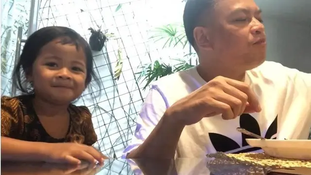 7 Momen Kebersamaan Hedi Yunus dan Irma, Bak Ayah Kandung