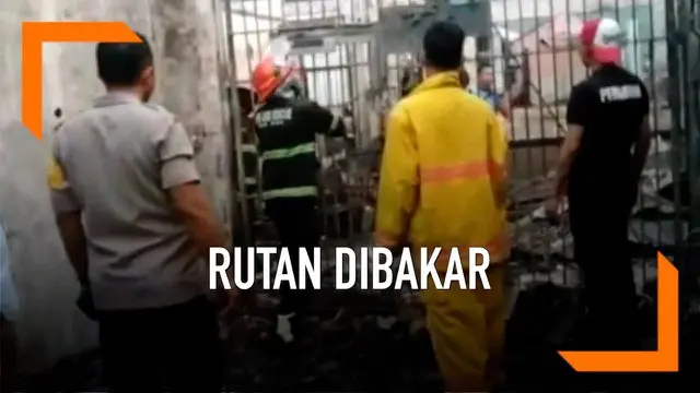 Rumah tahanan di Kabupaten Siak Riau dibakar sejumlah narapidana. Peristiwa ini terjadi Sabtu (11/5) dini hari yang diawali kerusuhan antara narapidana dan petugas lapas.