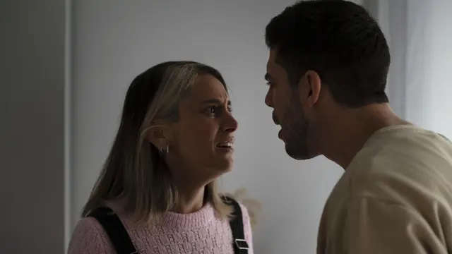 Sepasang kekasih sedang bertengkar dan saling berteriak (Foto Dok: Freepik/freepik)