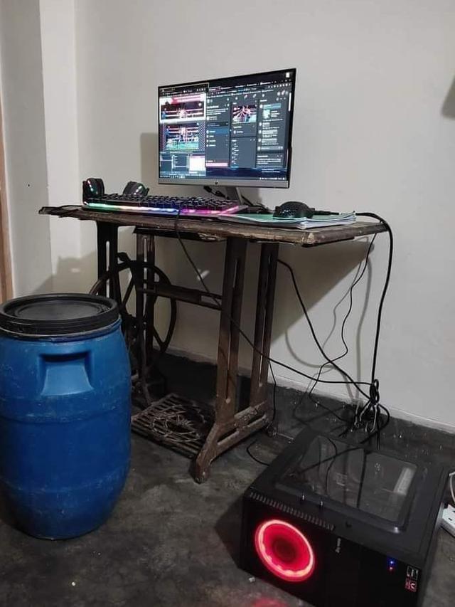 7 Potret Komputer dan Kursi Game Versi 'Low Budget' Ini Kreatif Banget