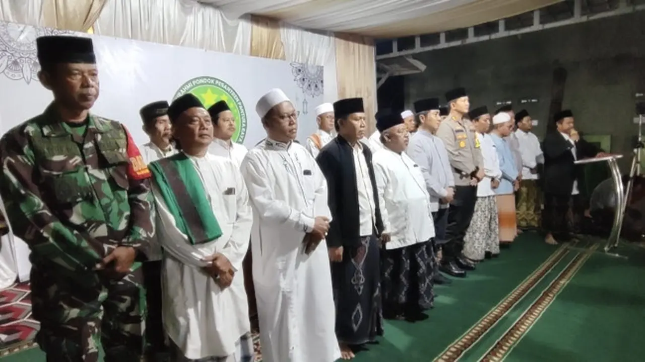 Deklarasi Pemilu Damai, Ratusan Ulama Se-Pantura Khataman Alquran 100 Kali di Kabupaten Karawang