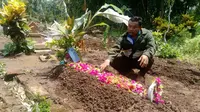 Korban insiden Surabaya Membara dimakamkan (Liputan6.com/Dian Kurniawan)